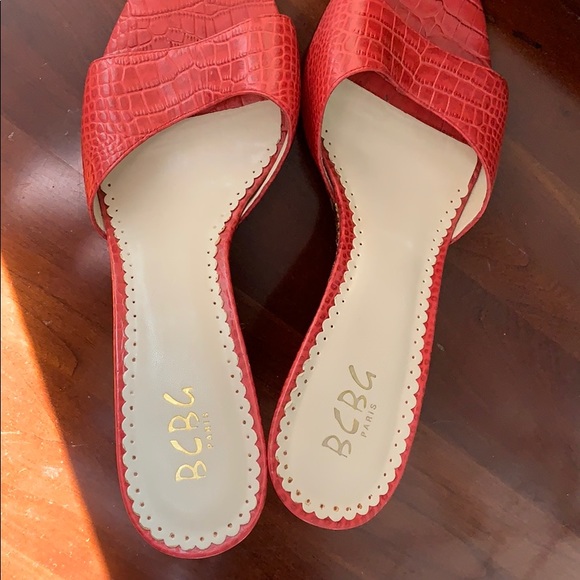 Red Crock print BCBG wicker slides - Picture 4 of 7